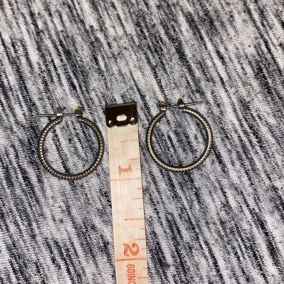 Simple Classic Textured Silver-Tone Small Hoop Earrings Costume Jewelry - Picture 5 of 6